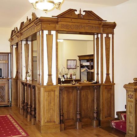 Hotel Castel Royal Mosnita Noua Екстериор снимка