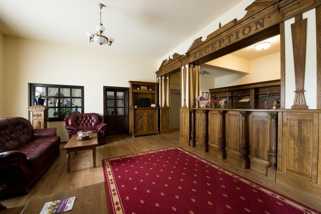 Hotel Castel Royal Mosnita Noua Екстериор снимка