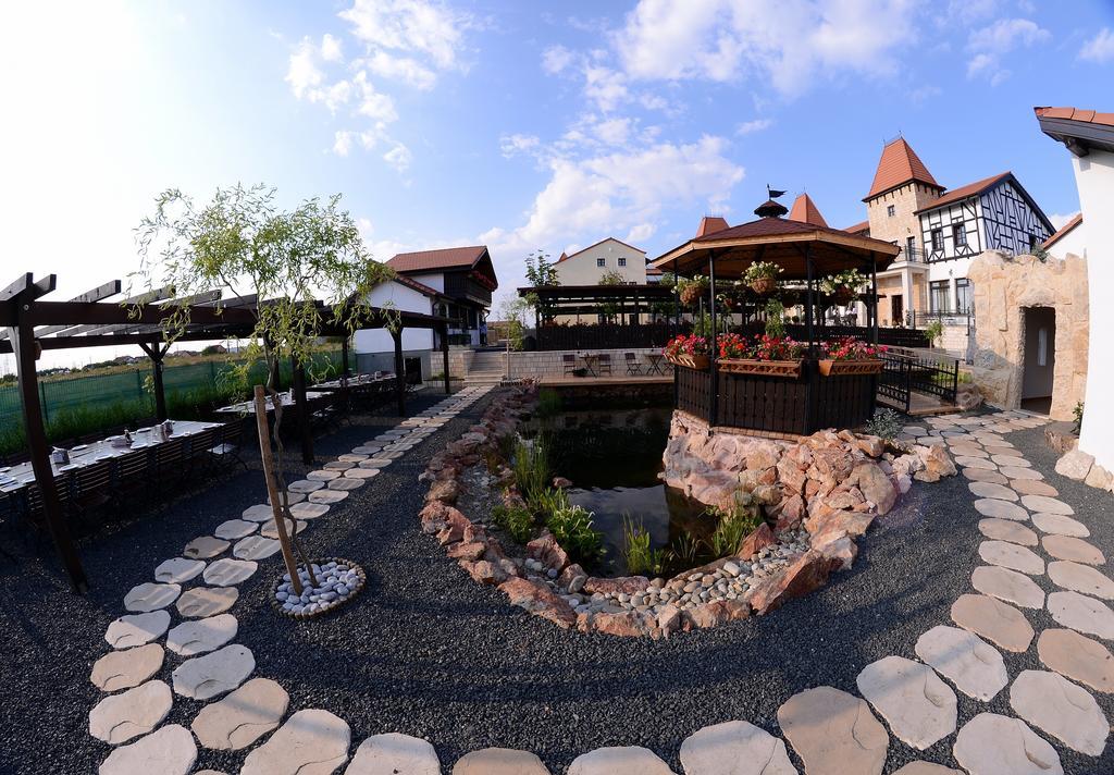 Hotel Castel Royal Mosnita Noua Екстериор снимка