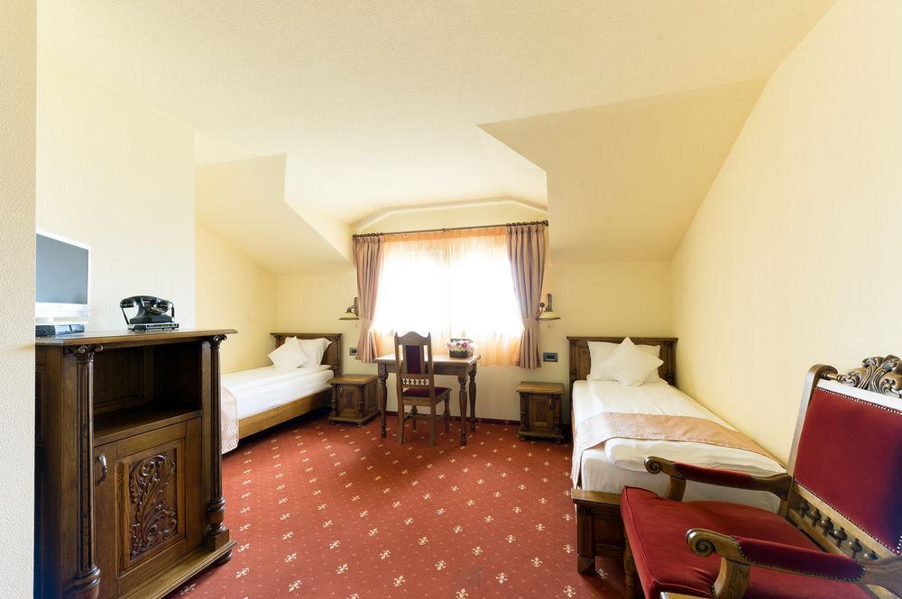 Hotel Castel Royal Mosnita Noua Екстериор снимка