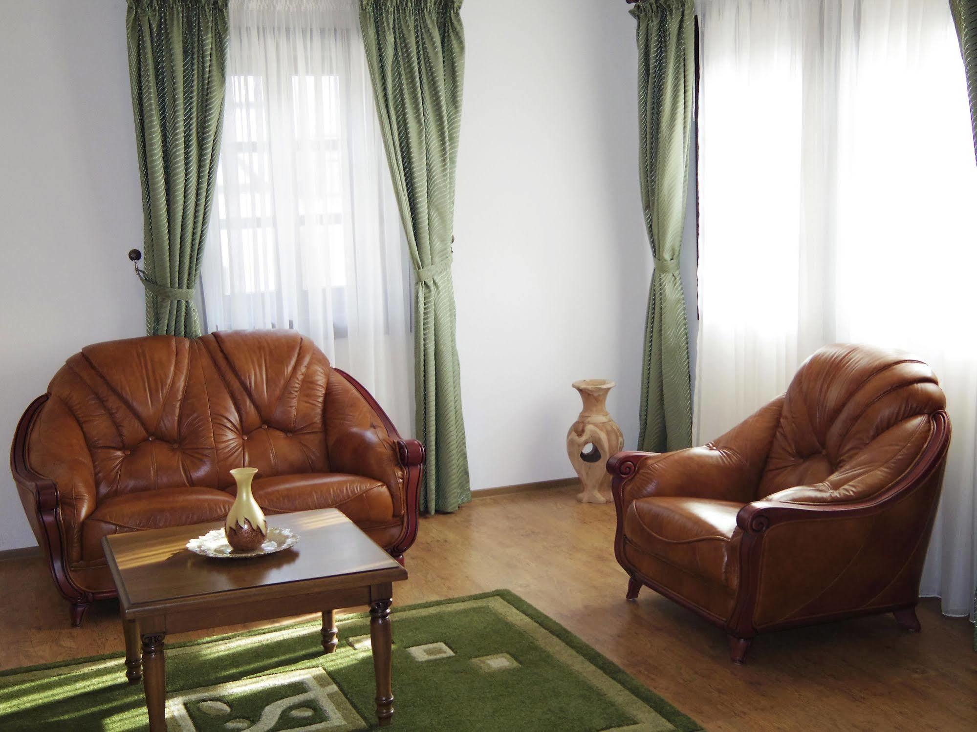 Hotel Castel Royal Mosnita Noua Екстериор снимка