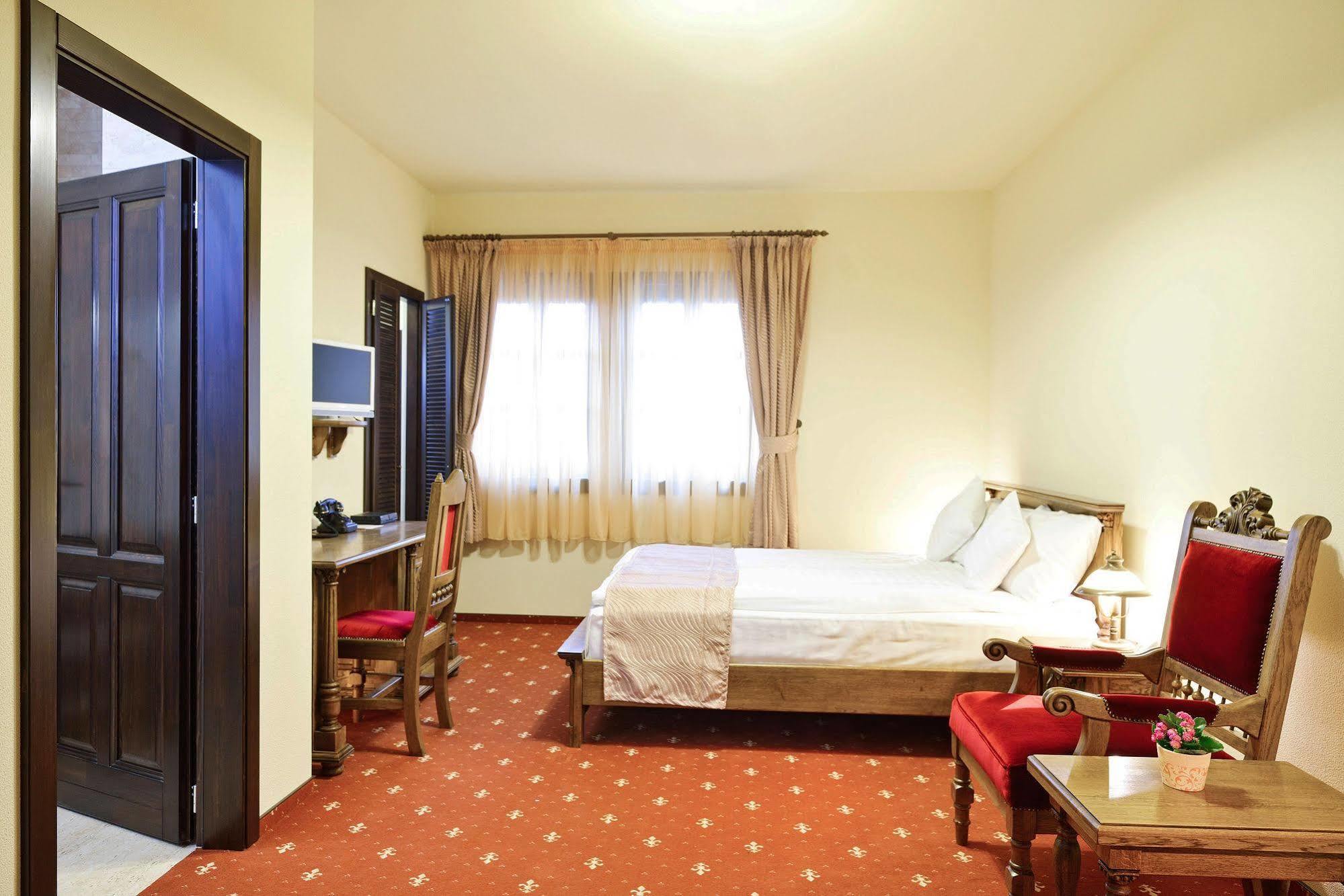 Hotel Castel Royal Mosnita Noua Екстериор снимка