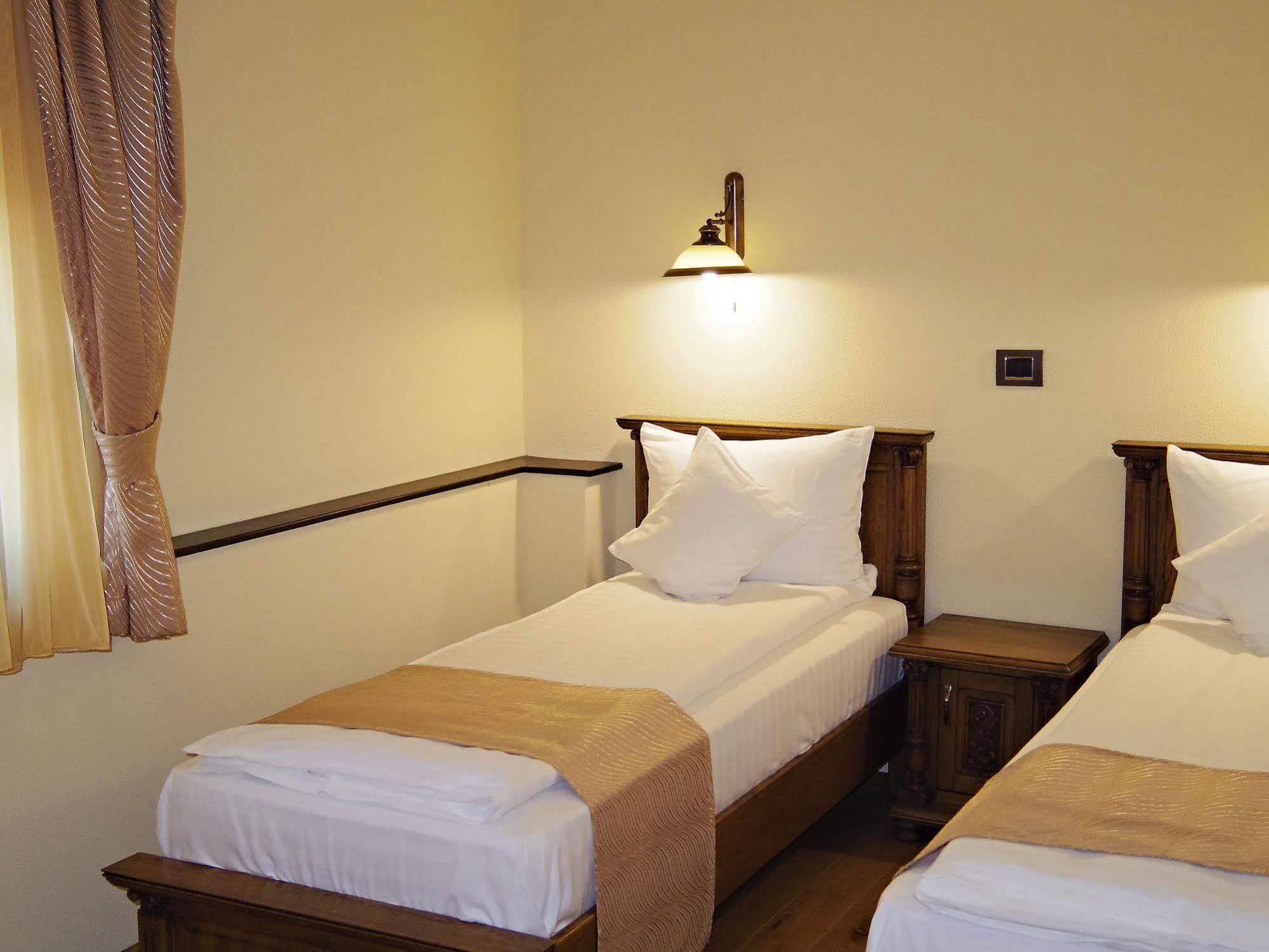 Hotel Castel Royal Mosnita Noua Екстериор снимка
