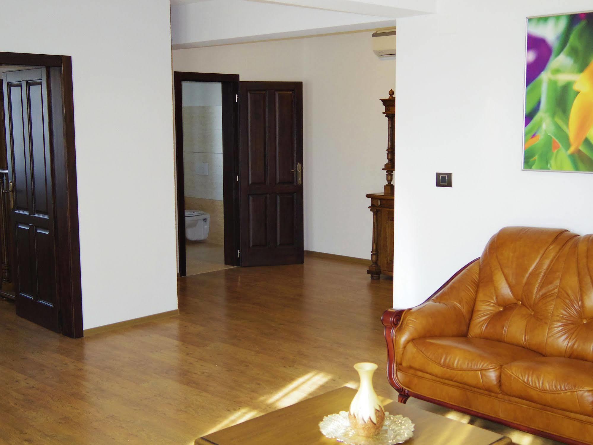 Hotel Castel Royal Mosnita Noua Екстериор снимка