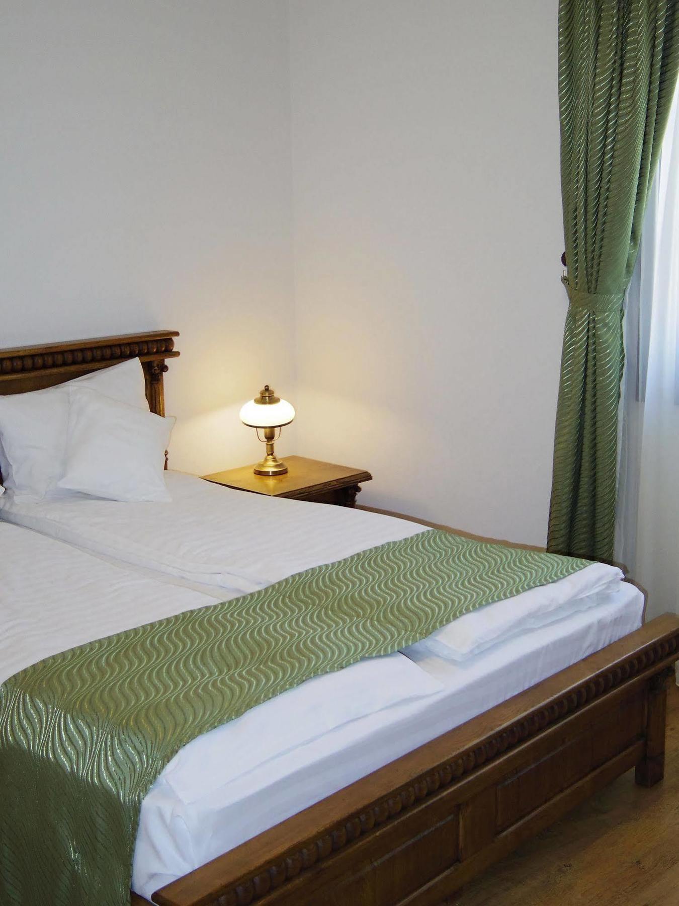 Hotel Castel Royal Mosnita Noua Екстериор снимка