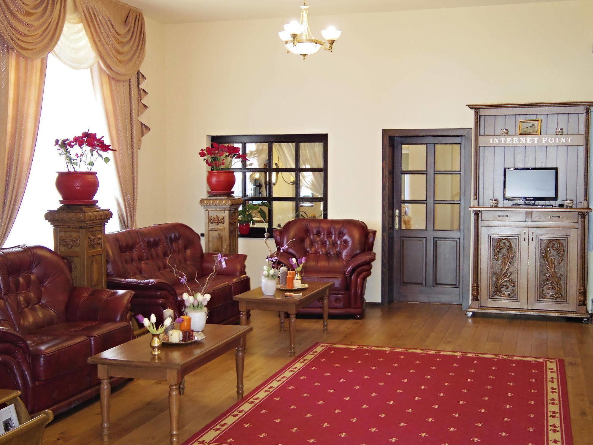 Hotel Castel Royal Mosnita Noua Екстериор снимка